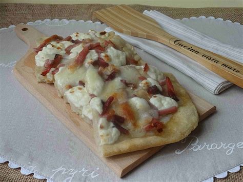 Pizza stracchino e speck | Cucina vista mare