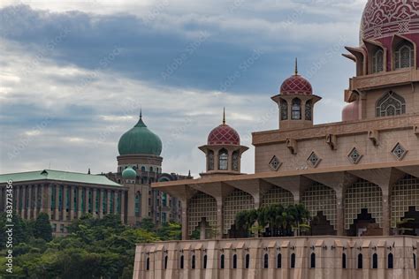 The Putra Mosque (Malay: Masjid Putra) is the principal mosque of ...