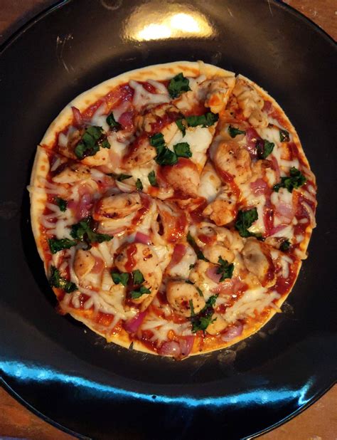 My 420 calorie BBQ chicken pizza! : 1200isplenty