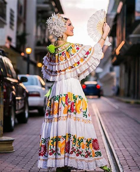 Pollera, Casco Viejo, Panamá | America dress, American fashion history ...