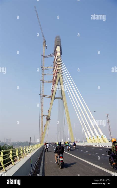 New Delhi Signature Bridge Stock Photo - Alamy