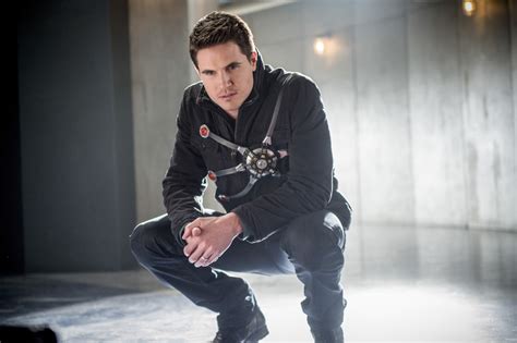 The Flash’s Robbie Amell on his ‘messed-up’ return | SYFY WIRE