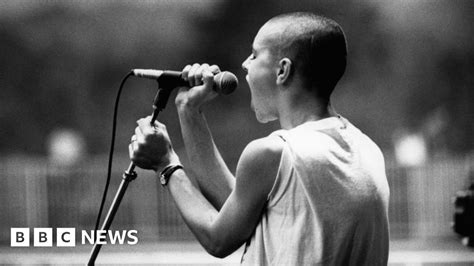 Tributes flow for Irish singer Sinead O'Connor - BBC News