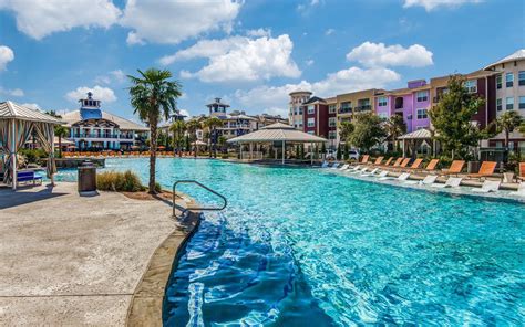 10 of The Coolest Apartment Pools in Dallas, Texas - Smart City Locating