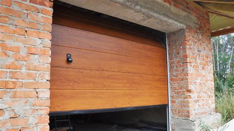 Reasons to Choose a Wood Composite Garage Door for Your Home