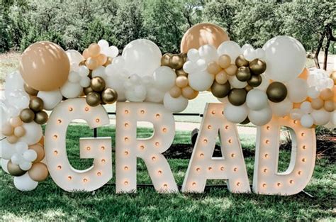 Cheap Grad Party Ideas: 12 Tips to Throw a "WOW" Party on a Budget ...