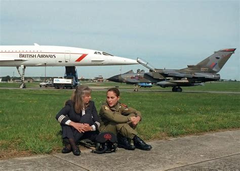 aviationblogs: Britains first female Concorde pilot and fast jet pilot meet. September 1995 ...