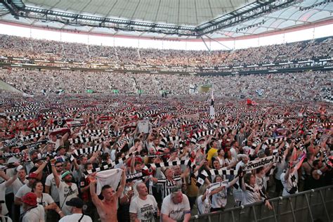 50,000 Frankfurt fans watch Europa League final in home stadium ...