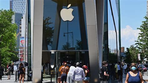 Genius Bar Index: How Apple Stores track the reopening - CNN