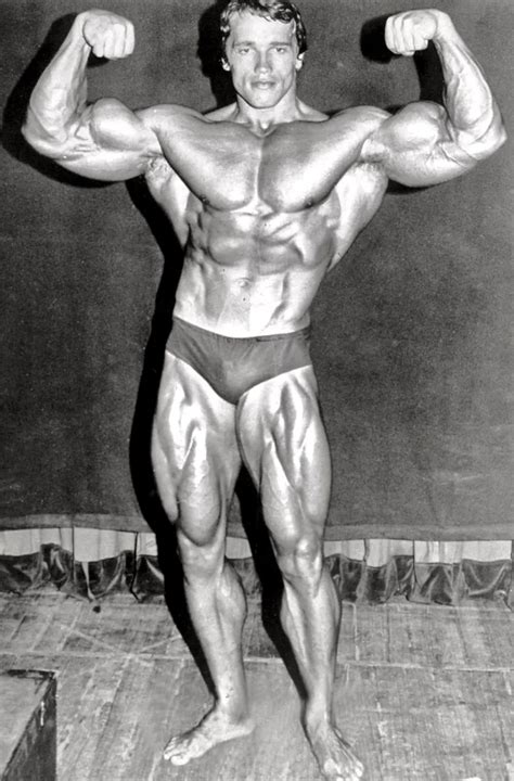 Vintage photos of a young Arnold Schwarzenegger in his physical prime ...