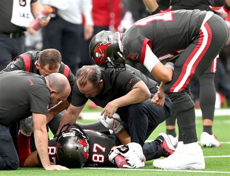 Rob Gronkowski Injury Update: Sorrowful News For Buccaneers Fans - EssentiallySports