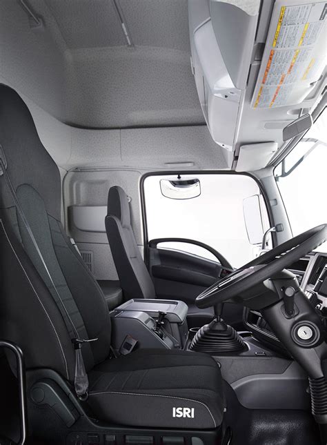 Cab Interior Design - Operation/Drivability | Isuzu Motors Limited