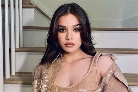 10 Best Hailee Steinfeld Songs of All Time - Singersroom.com