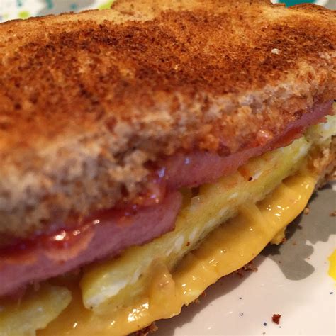 Spam, egg and cheese breakfast sammie. Ohhhh yeah! | Edible creations ...