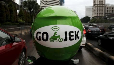 Why motorcycle-taxi app Gojek meets resistance in Jakarta