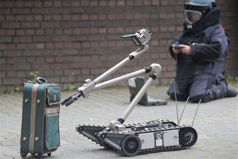 Bomb squad robot sees inside your suitcase | WIRED UK