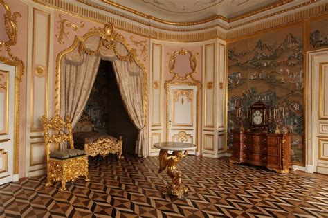 37 best Royal Bed Chambers images on Pinterest | Palaces, Palace ...