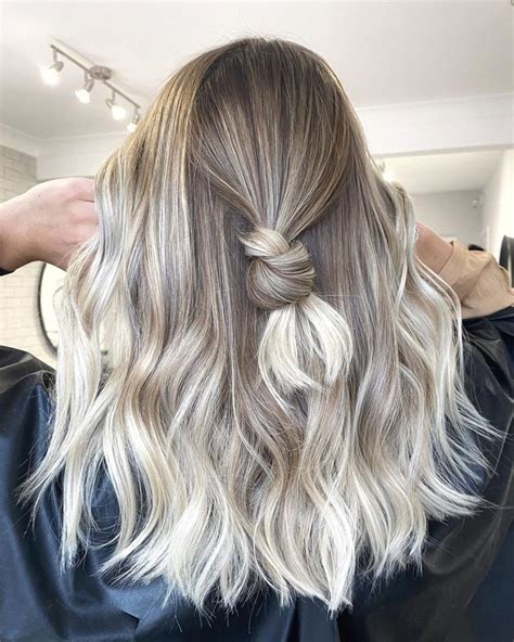 [UPDATED] 30 Ash Blonde Balayage Inspirations