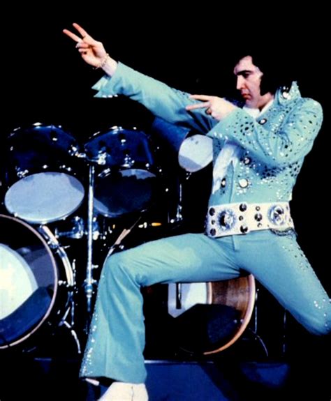 ELVIS LIVE ON STAGE IN 1972 | Elvis presley, Elvis, Elvis jumpsuits