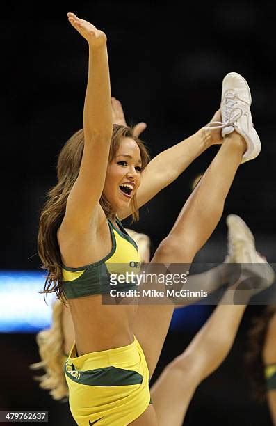 129 Oregon Ducks Cheerleaders 2014 Stock Photos, High-Res Pictures, and Images - Getty Images