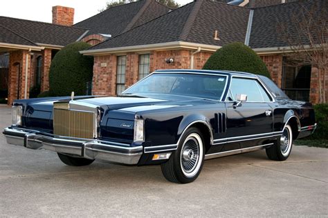 Lincoln Continental Mark V de 1979 (2) | Lincoln continental, American classic cars, Classic cars