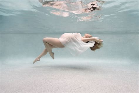 Underwater Maternity Photoshoot Sunshine Coast – Liz Harlin Photographic