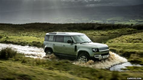 Land Rover Defender Plug-In Hybrid | 2021MY | Off-Road