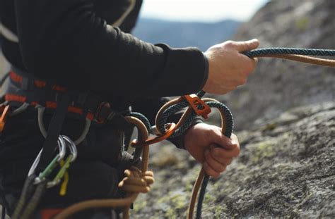 Belaying: The Complete Beginner's Guide (2023)