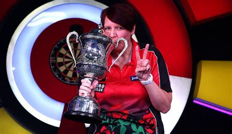 Lisa Ashton retains her women's BDO World Darts title with 3-1 win over ...