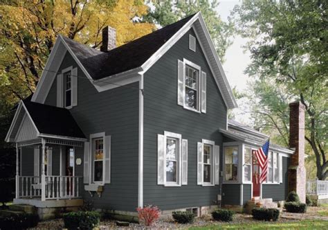 Charcoal Siding: 9 Amazing Home Designs You Should See | Allura USA