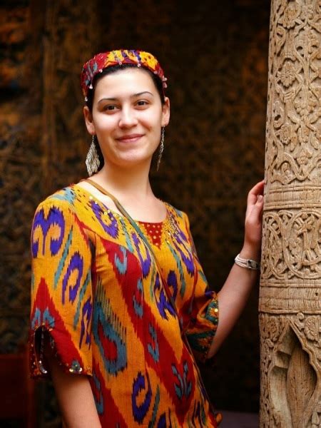 Uzbek costume (57 photos): national outfit of Uzbekistan, female models and for girls