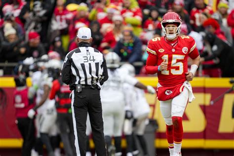 Chiefs Raiders Week 16: Patrick Mahomes embraces self-criticism in loss ...