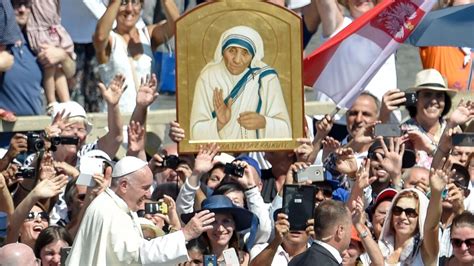 Mother Teresa declared a saint as Pope Francis lauds her in Vatican ...