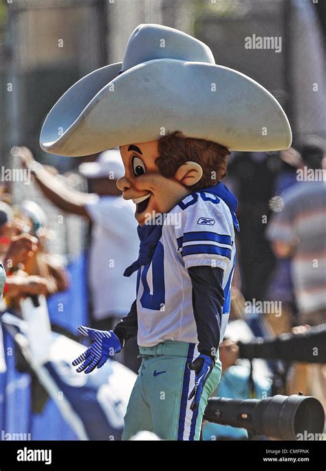 Dallas cowboys mascot rowdy hi-res stock photography and images - Alamy