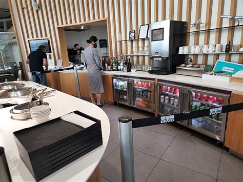 YVR: Skyteam Lounge Vancouver reviews | Loungeindex