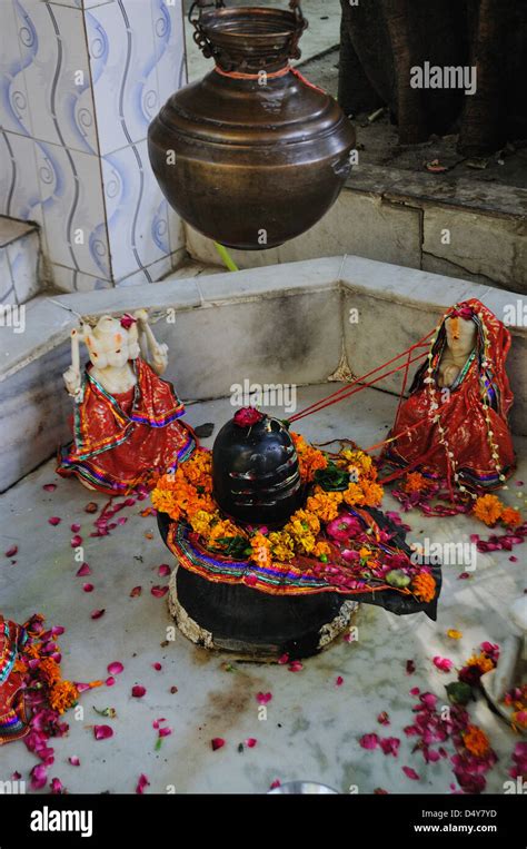 Hindu lingam at the temple Stock Photo - Alamy