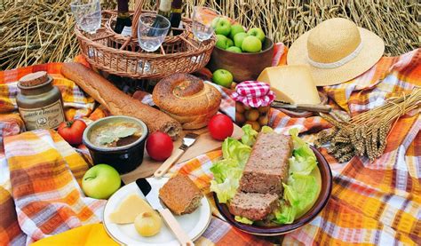 These Food and Drink Pairings will make any picnic a success - Yahire ...