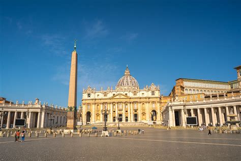 Saint Peter’s Basilica - PILOT GUIDES