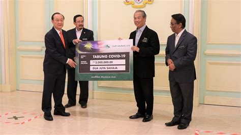 PM receives RM5m donations, 520,000 face masks from five companies for Covid-19 fight