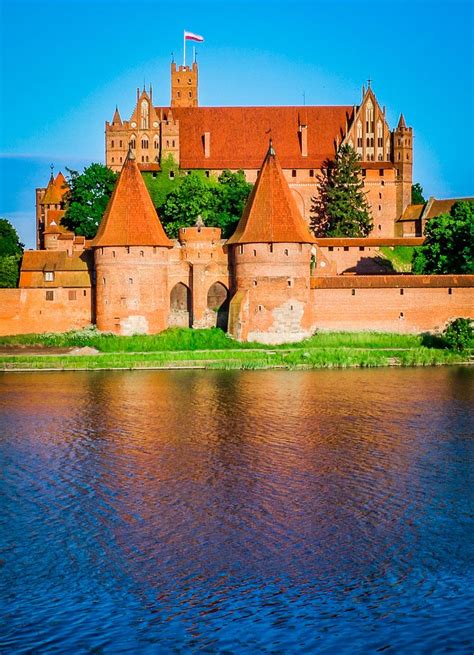 The 25+ best Malbork castle ideas on Pinterest | Medieval castles in ...