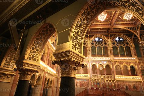 parliament building budapest 1205133 Stock Photo at Vecteezy