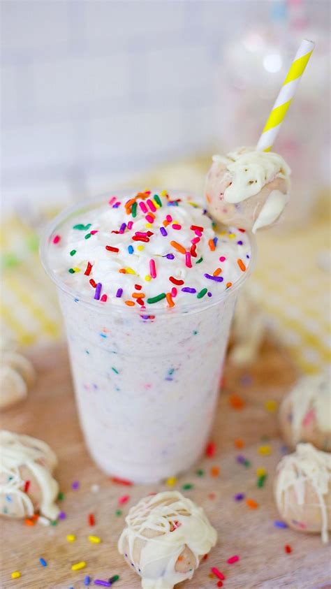 Copycat Starbucks Birthday Cake Frappuccino | Starbucks birthday, Snack recipes, Frappuccino