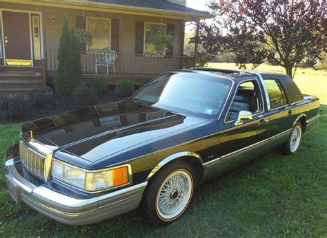 LincolnMotorCar Showcase on Instagram: “1990 Lincoln Town Car Signature Series traditional ...