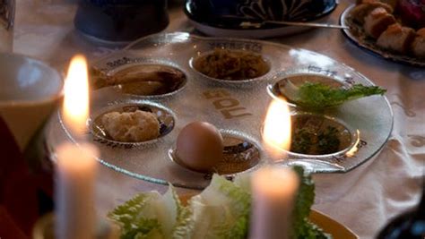 7 Passover Traditions — Jewish Passover History and Customs