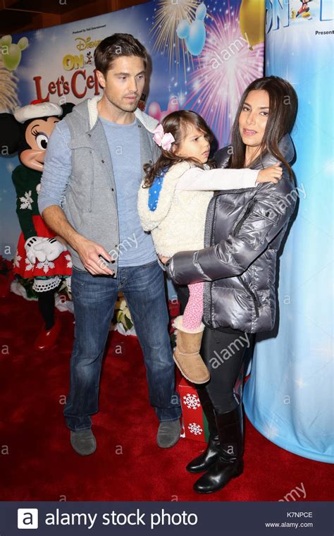 Eric Winter, Sebella Rose Winter and Roselyn Sanchez. 'Disney On Ice Stock Photo: 159674494 - Alamy