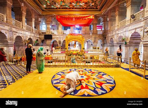 Darbar sahib inside the golden temple hi-res stock photography and images - Alamy