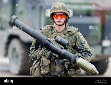 Anti tank rocket launcher hi-res stock photography and images - Alamy