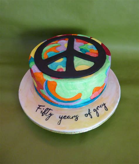 Bemalte Fondanttorte mit Peace-Zeichen zum 50. Geburtstag, Fifty years of grey - Painted Fondant ...