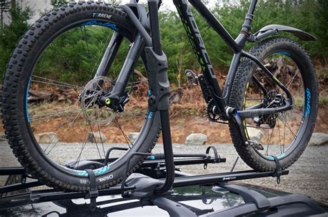 RockyMounts TomaHawk Roof Rack Review https://www.singletracks.com/blog/mtb-gear/rockymounts ...