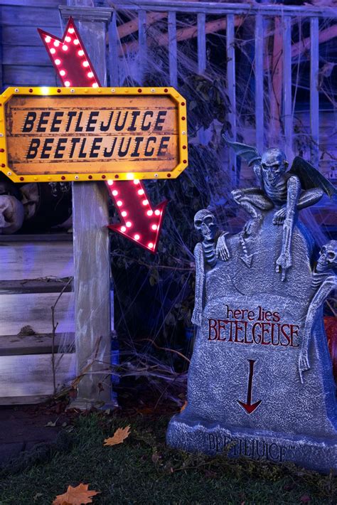 Beetlejuice Halloween Sign & Tombstone